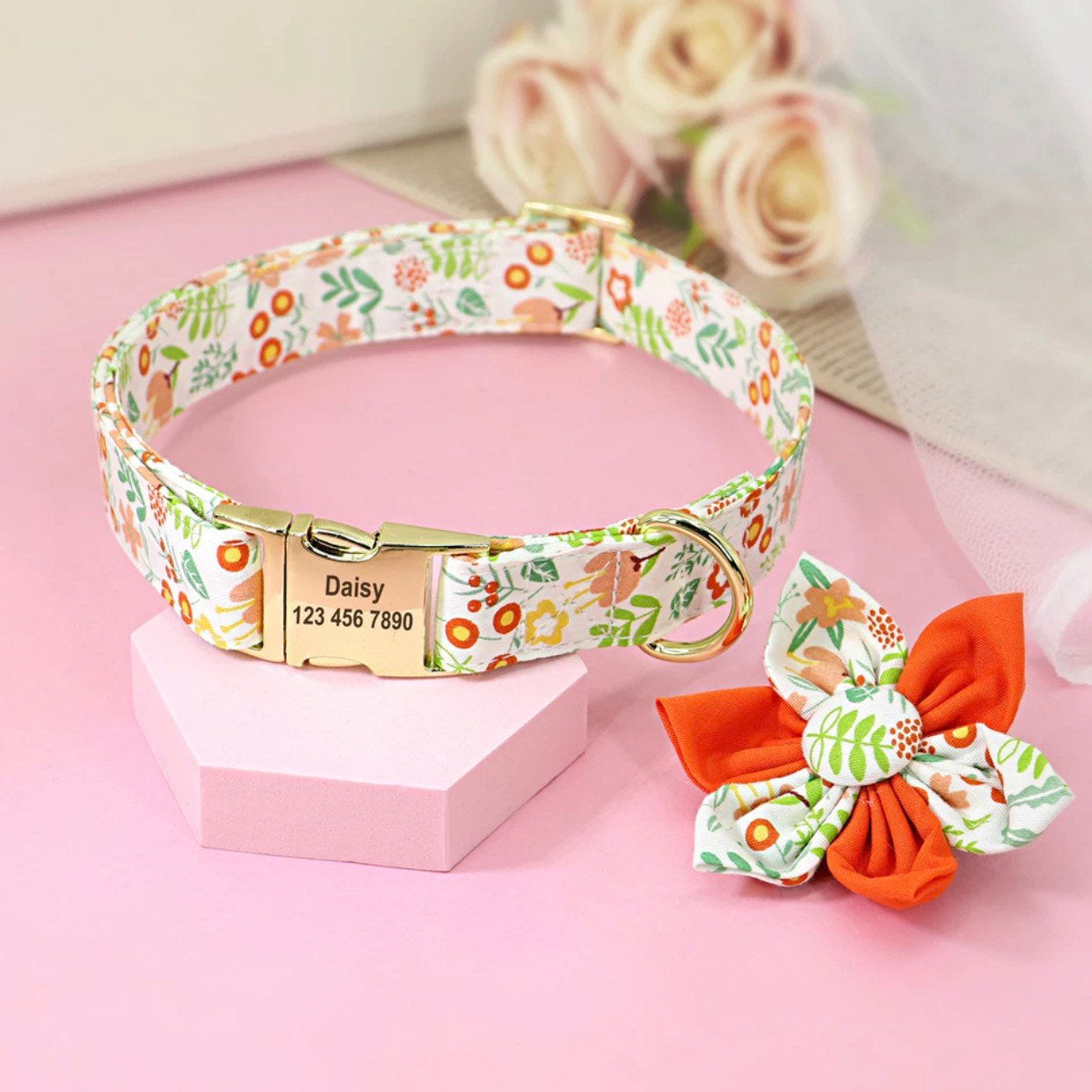 Hundehalsband mit Blume goldene Metallschließe